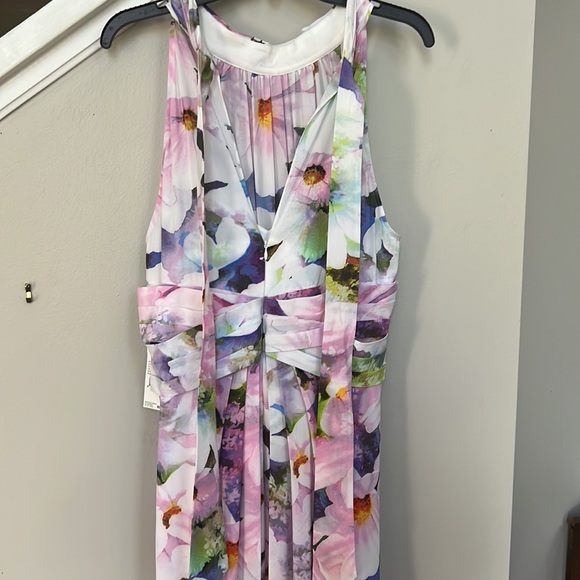 Adrianna Papell Women's Floral Halter Gown. - Picture 6 of 16
